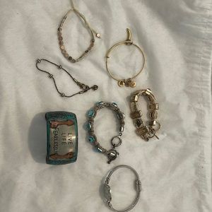 BUNDLE: multiple fashion bracelets!